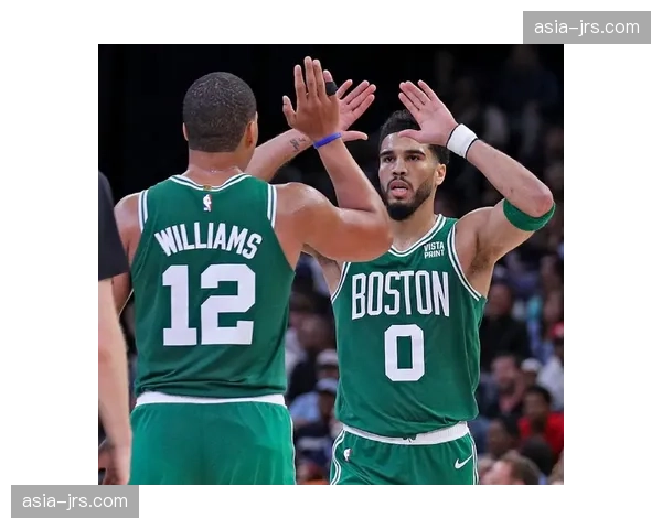 76人防守端伸缩性良好 能够根据爵士进攻阵型快速调整防守策略